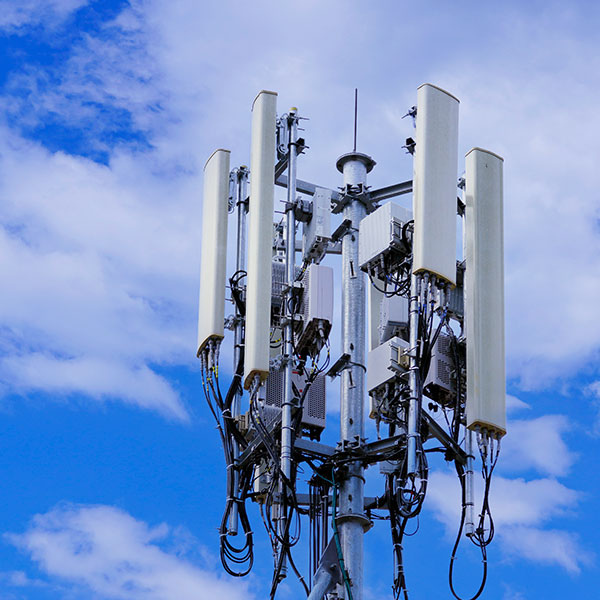 5G broadband pole sky