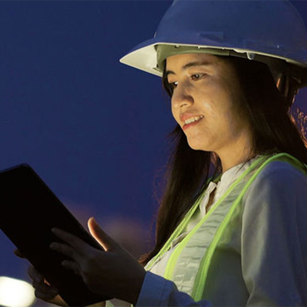 Engineer tablet electrical power plant