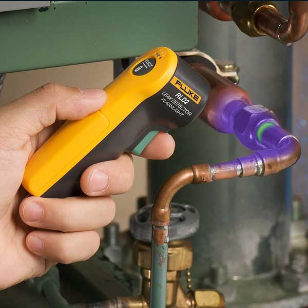 Fluke IR thermometer inspecting pipe temperature Solutions