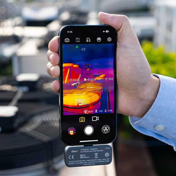 Fluke Handheld thermal imaging device in use Solutions