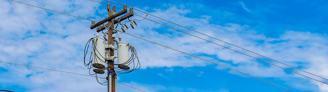 Electrical power lines and pole