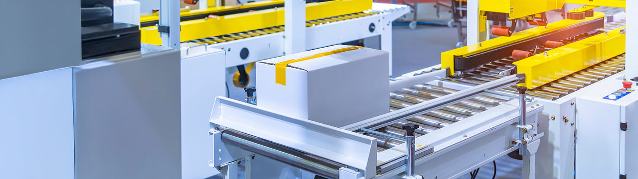 Conveyor belt of automatic packing machine