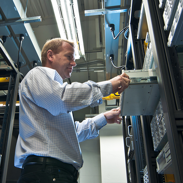 How to Choose Racks for Edge Data Centers