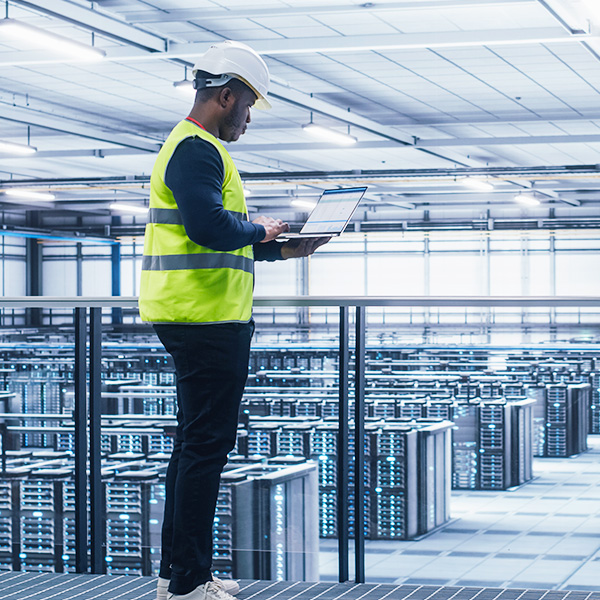 Powering Efficient and Resilient Data Centers